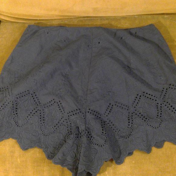 Three pairs of Like New size 4 shorts - Picture 6 of 10